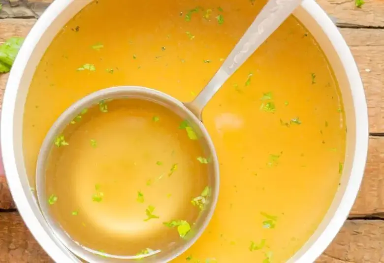 ¿Puedes mezclar caldo de pollo y carne?