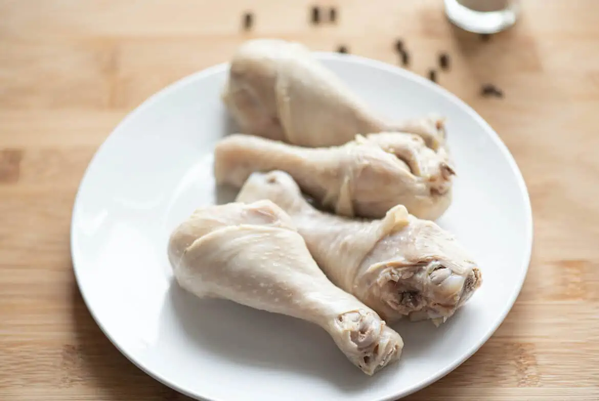 Muslos de pollo hervidos