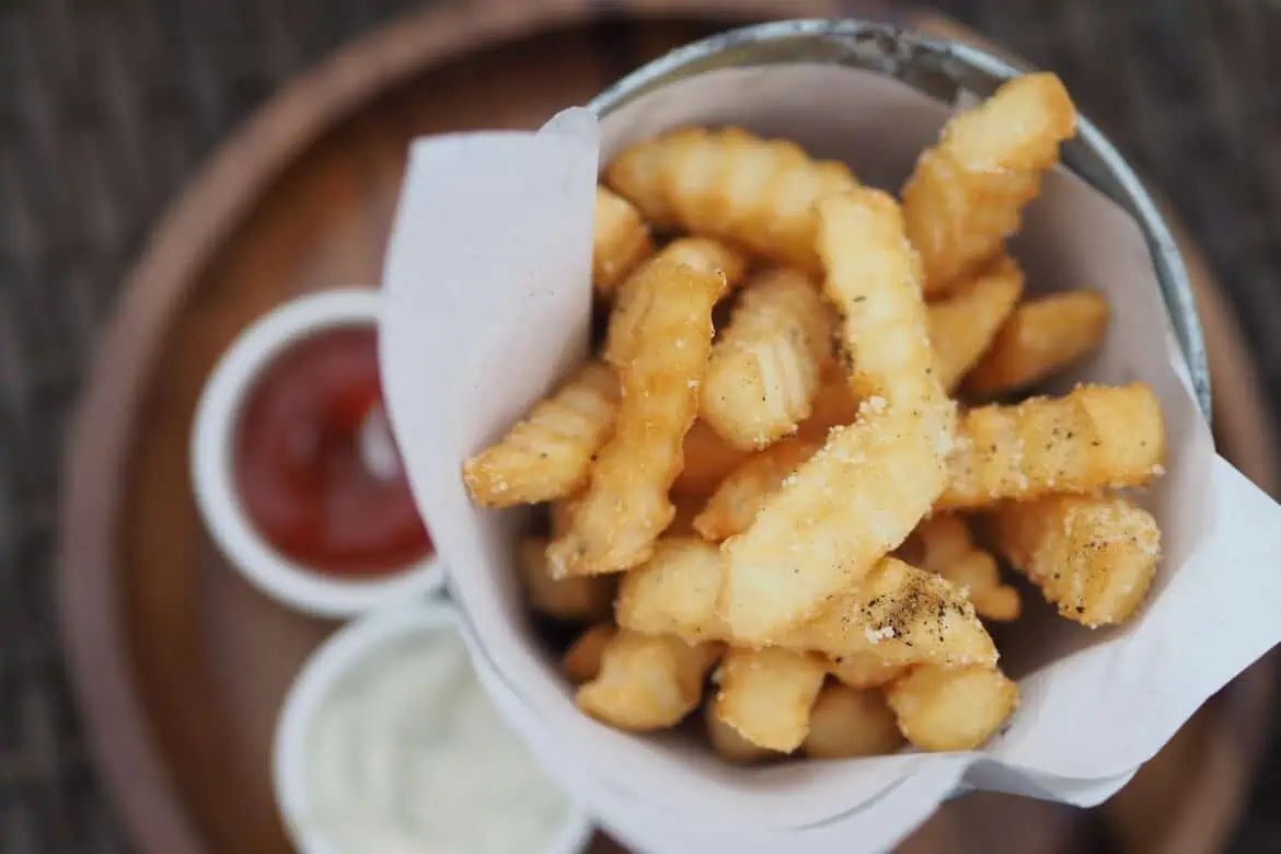Duración de las patatas fritas, consejos para mantener su frescura y recetas con patatas fritas crujientes