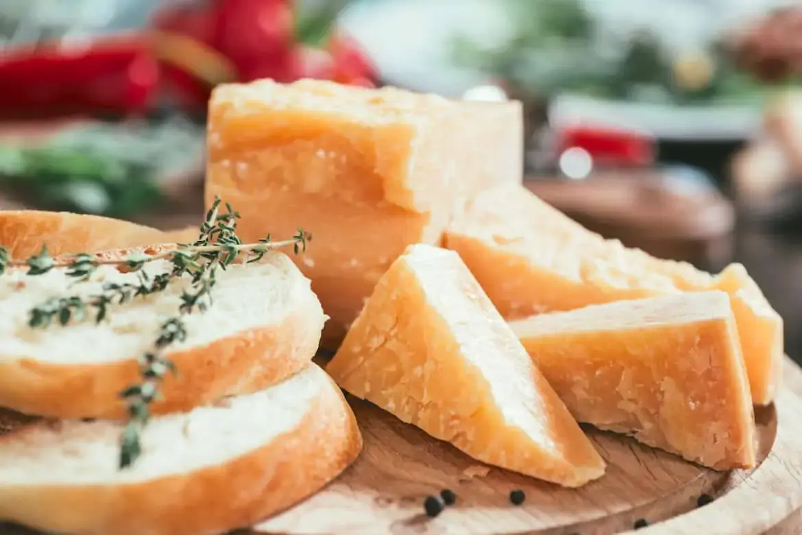 ¿Se funde el queso parmesano? 1 queso parmesano