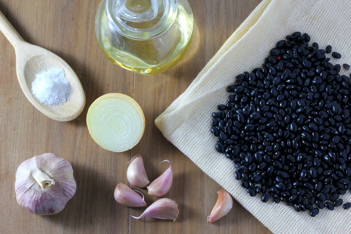 Alubias negras vs alubias rojas: características, beneficios y recetas para cocinar