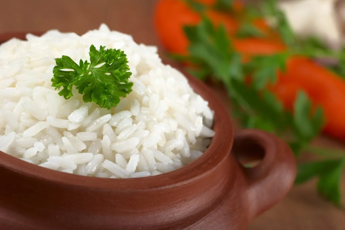 Recetas para arreglar el arroz salado, consejos de cocina para evitar la salinidad en los platos de arroz
