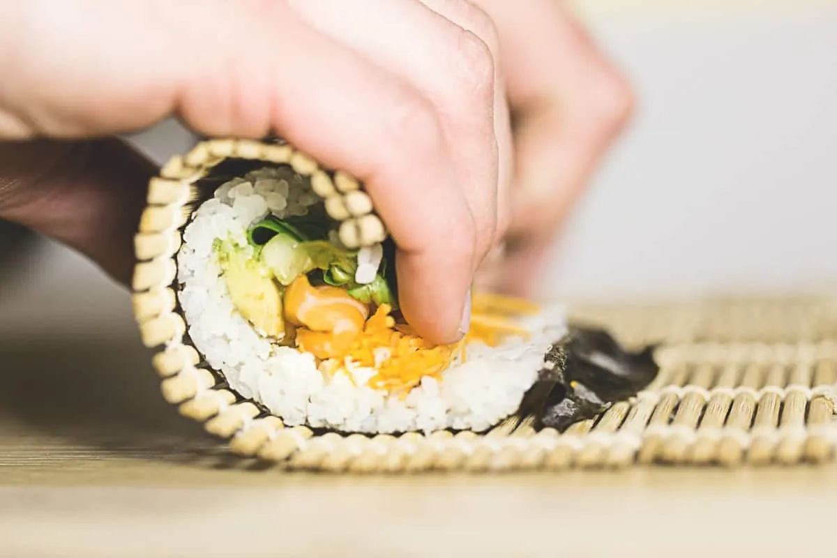 Sushi cortado a mano receta fácil