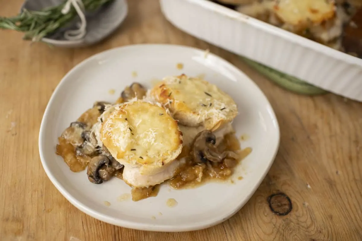 Recetas de pollo al horno con cebolla francesa para un plato fácil y delicioso en casa.