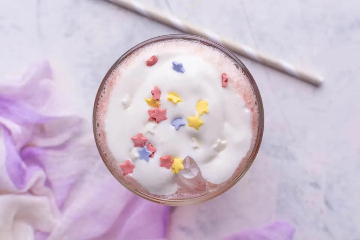 Receta de bebidas cremosas de loto crema de naranja y sueño.