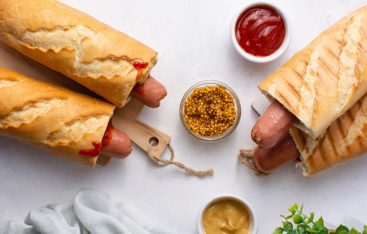 Recetas de baguette francesa para perros, perritos calientes caseros y saludables para mascotas.