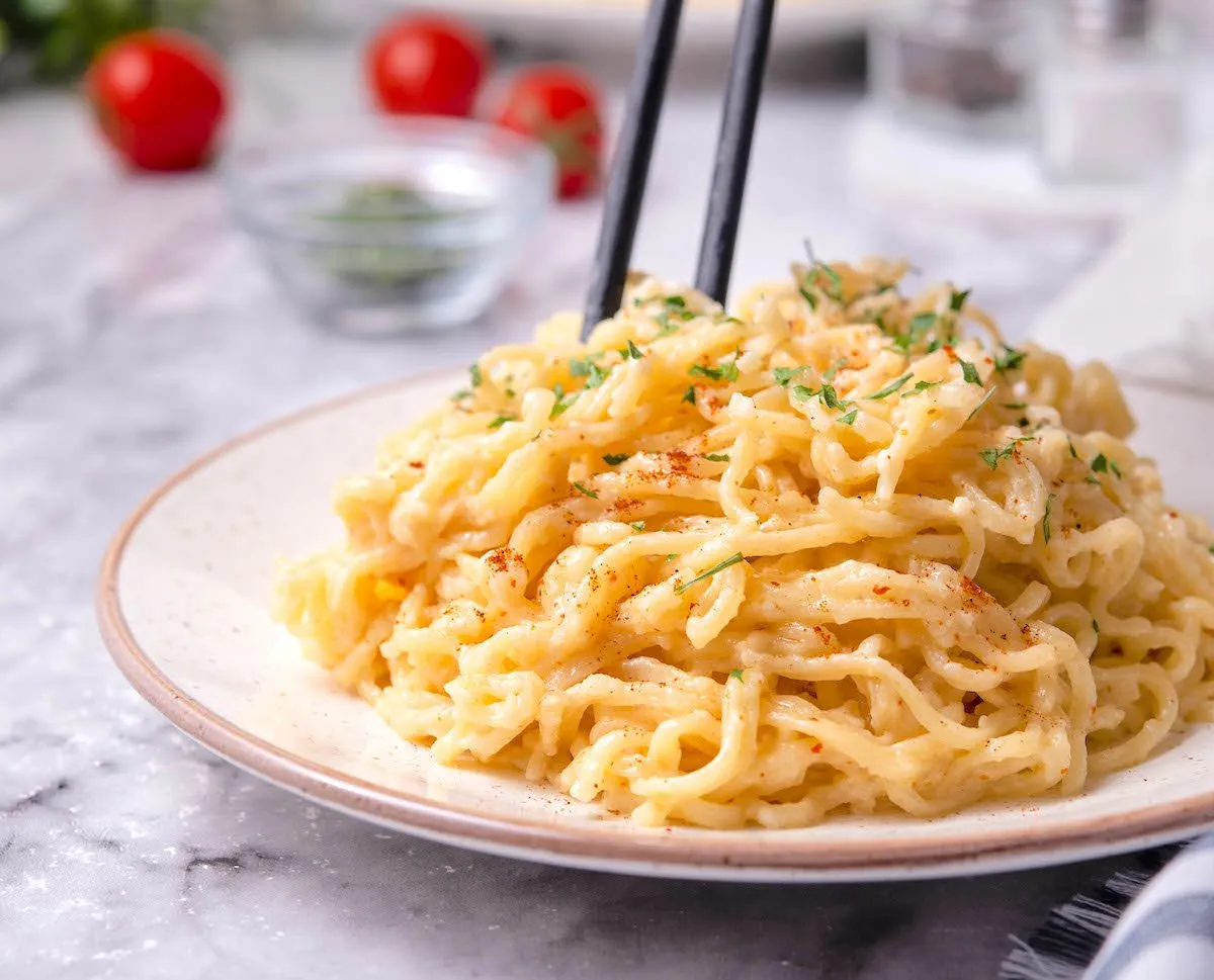 Recetas de fideos ramen con queso, cómo hacer fideos ramen caseros con queso, receta de fideos ramen con queso y verduras, fideos ramen con queso y pollo, receta fácil de fideos ramen con queso, fideos ramen con queso y champiñones
